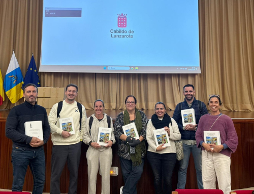 La Reserva de la Biosfera hace entrega del libro Usos culturales de las yerbas en los campos de Lanzarote a los centros educativos
